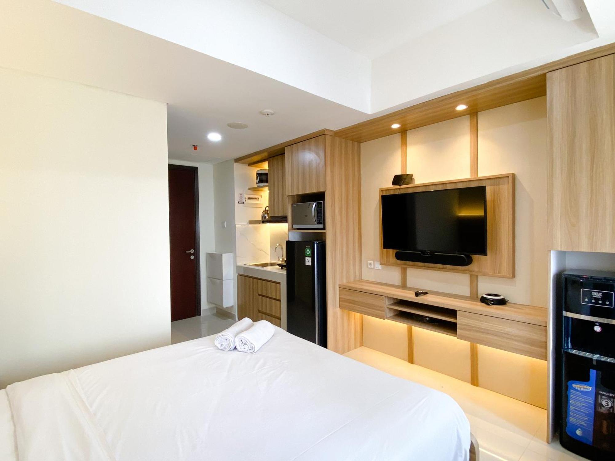 Homey And Warm Studio Room Pollux Chadstone Apartment By Travelio Cikarang Esterno foto